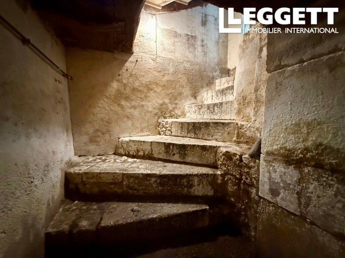 Image No.7-8 Bed House for sale