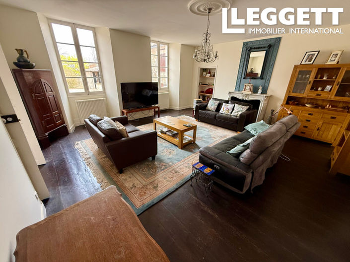 Image No.8-8 Bed House for sale