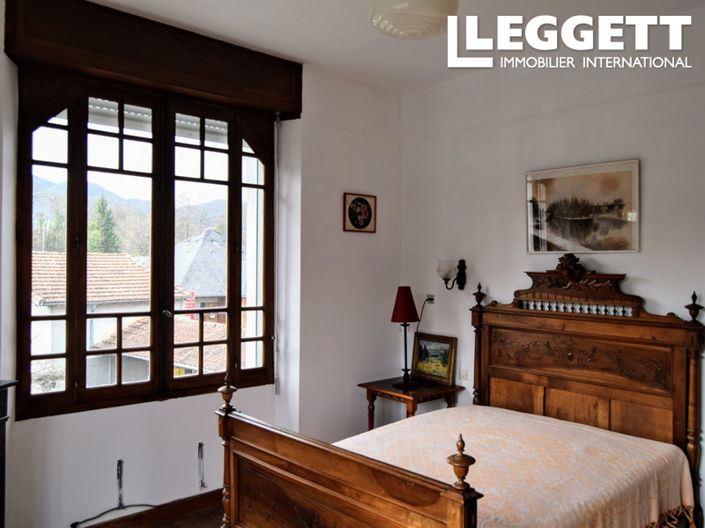 Image No.8-6 Bed House for sale