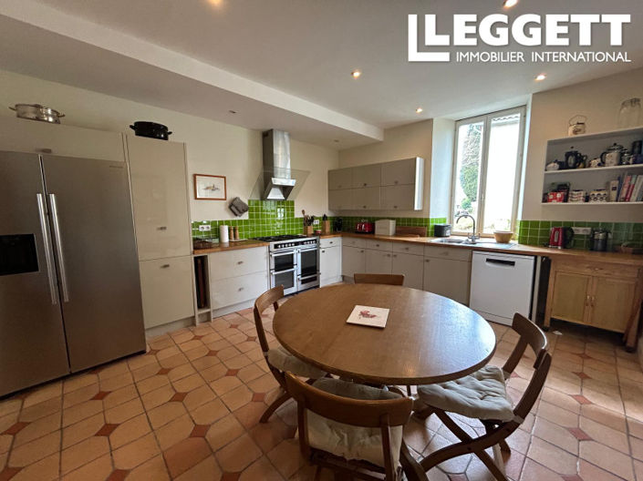 Image No.5-8 Bed House for sale