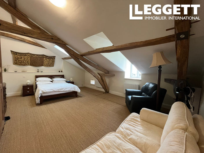 Image No.8-8 Bed House for sale