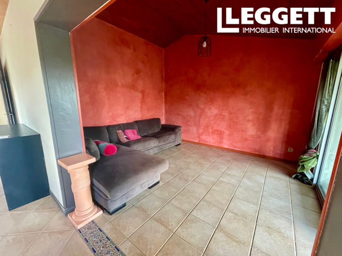 Image No.8-3 Bed House for sale