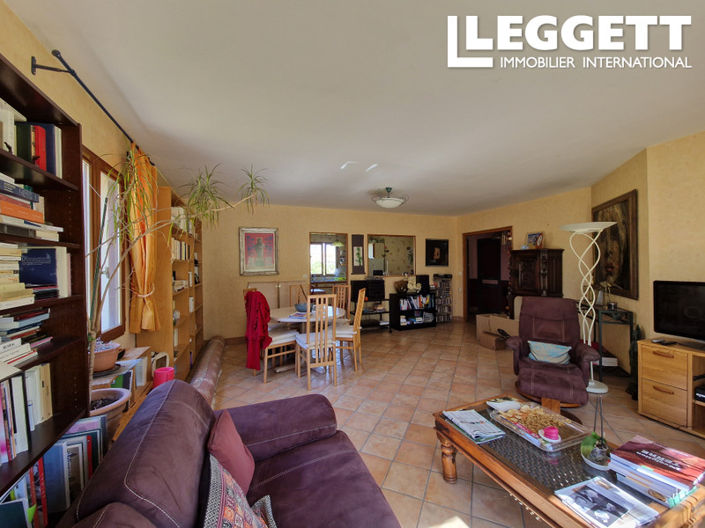 Image No.6-3 Bed House for sale