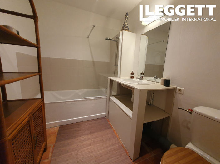 Image No.10-12 Bed House for sale