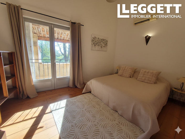 Image No.6-12 Bed House for sale