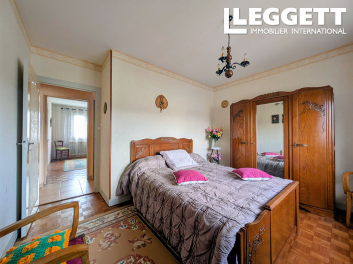 Image No.8-3 Bed House for sale