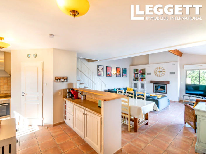 Image No.8-5 Bed House for sale