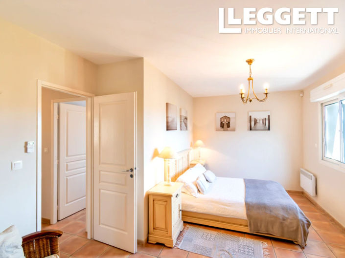 Image No.9-5 Bed House for sale