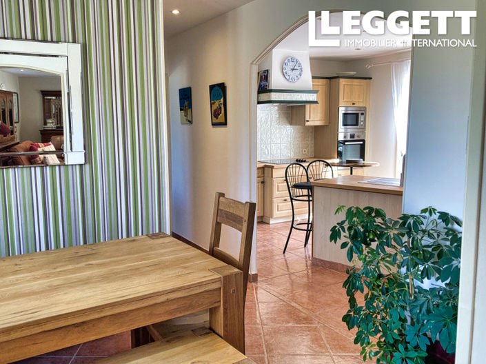Image No.8-5 Bed House for sale
