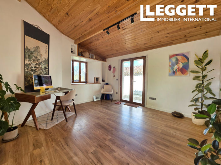 Image No.6-2 Bed House for sale