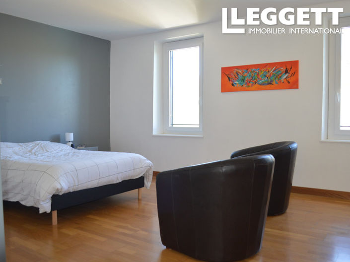 Image No.7-5 Bed House for sale