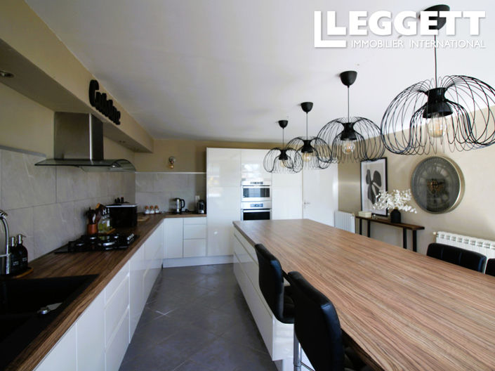 Image No.2-6 Bed House for sale