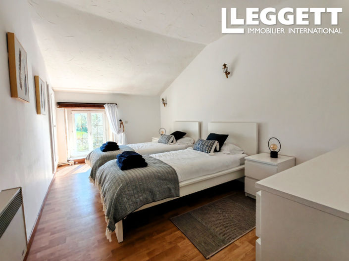 Image No.7-6 Bed House for sale