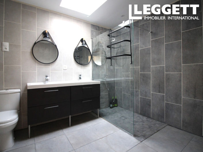 Image No.8-6 Bed House for sale