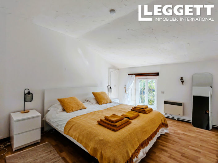 Image No.9-6 Bed House for sale