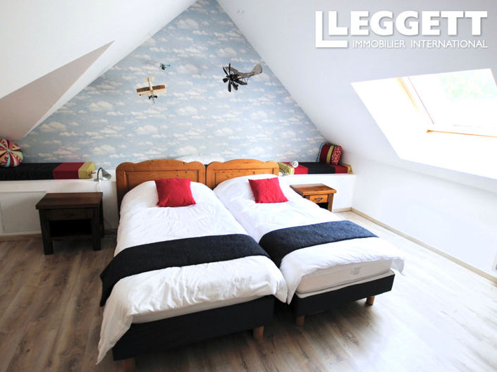 Image No.7-8 Bed House for sale