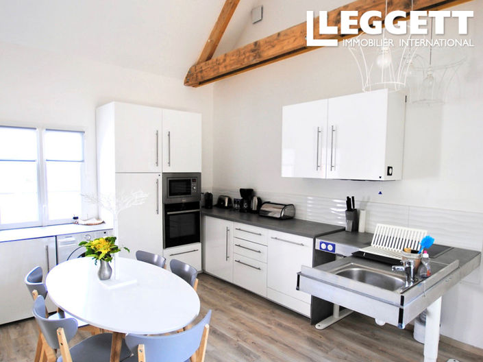Image No.9-8 Bed House for sale
