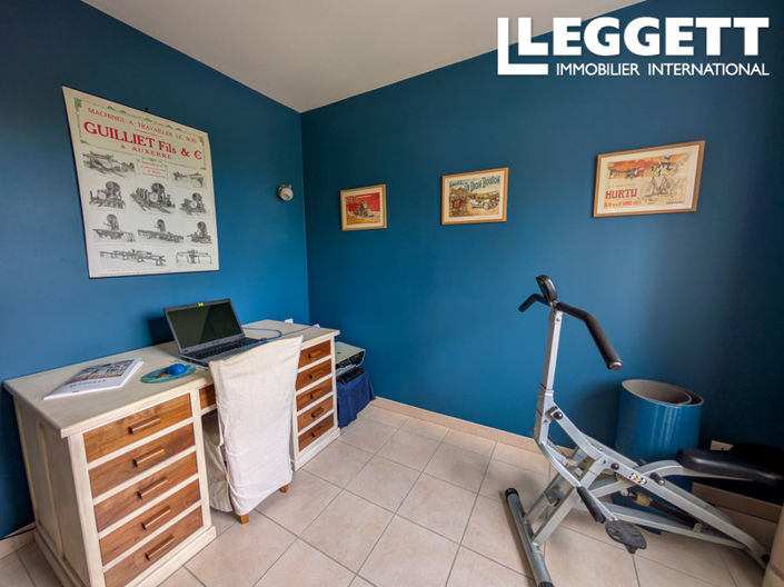 Image No.10-3 Bed House for sale