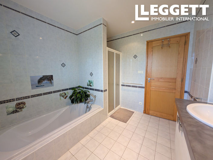 Image No.6-3 Bed House for sale