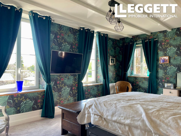 Image No.8-5 Bed House for sale