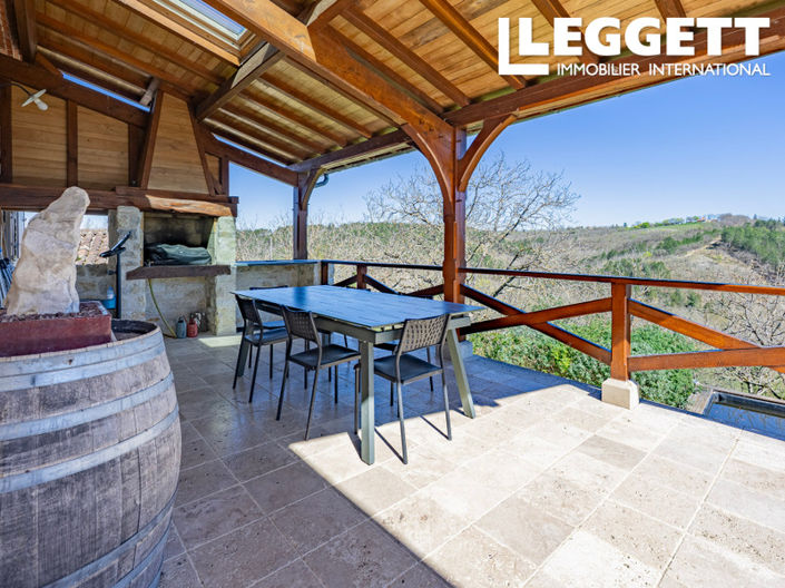 Image No.2-8 Bed House for sale