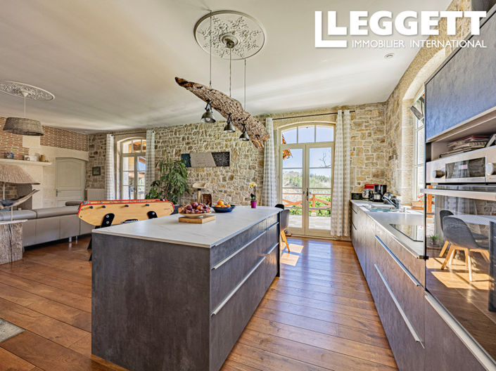 Image No.7-8 Bed House for sale