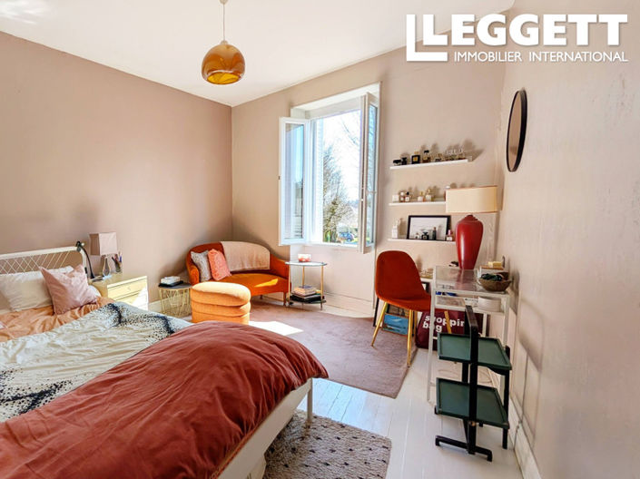 Image No.6-5 Bed House for sale