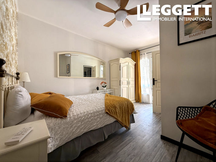 Image No.8-5 Bed House for sale