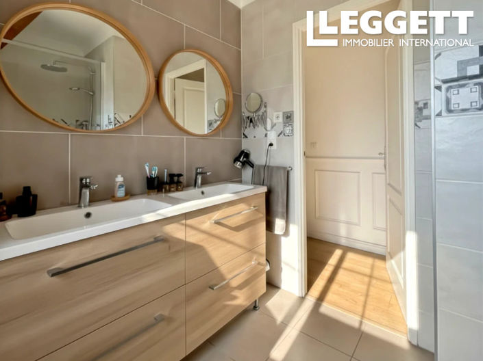 Image No.9-5 Bed House for sale