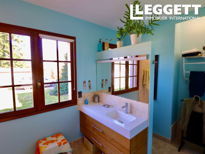 Image No.8-4 Bed House for sale