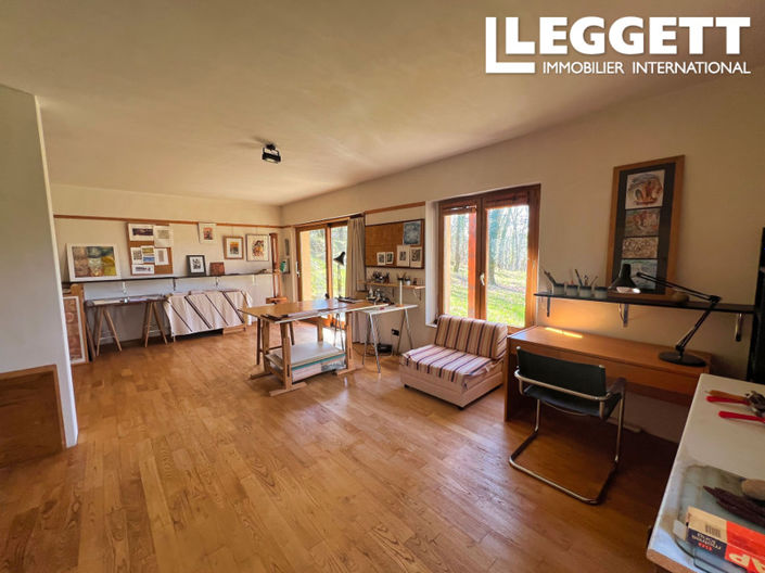 Image No.10-3 Bed House for sale