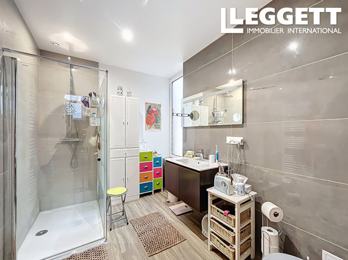 Image No.8-3 Bed House for sale