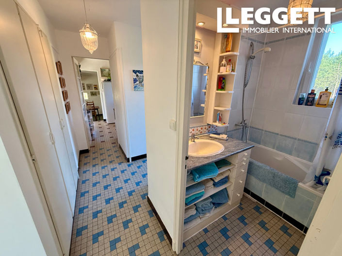Image No.7-5 Bed House for sale