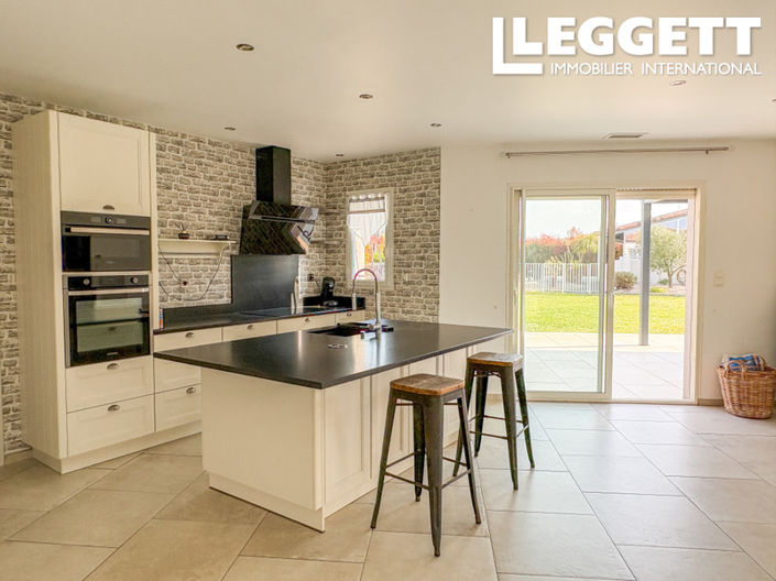 Image No.4-6 Bed House for sale