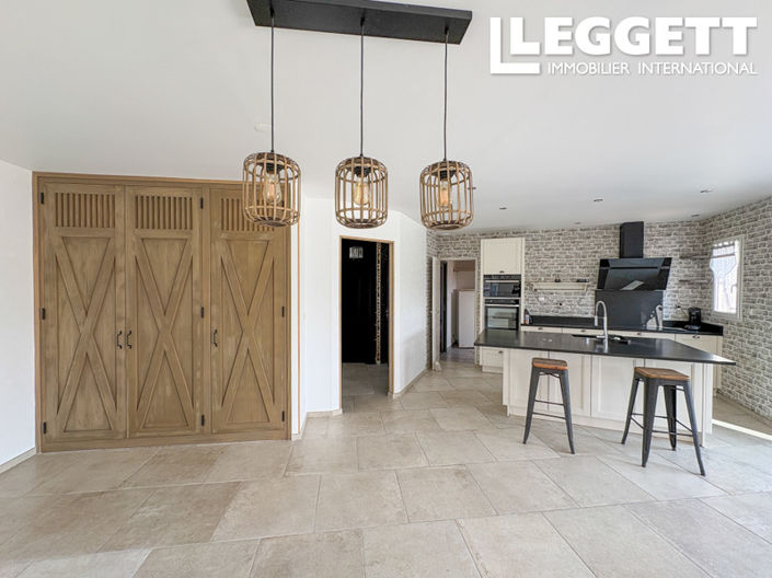 Image No.5-6 Bed House for sale