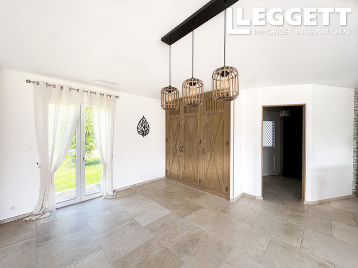 Image No.6-6 Bed House for sale