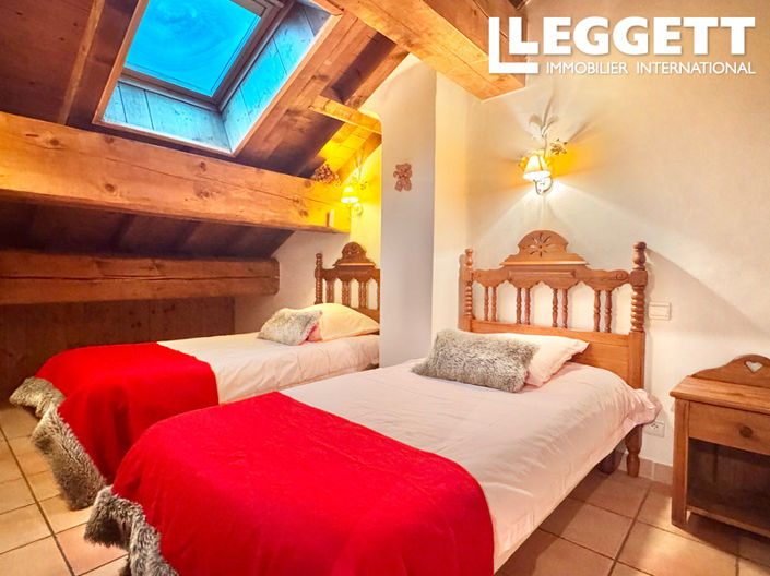 Image No.3-11 Bed House for sale