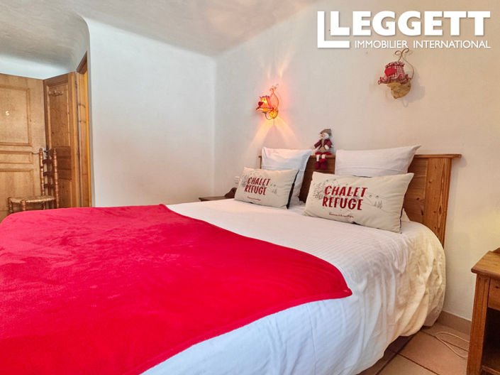 Image No.7-11 Bed House for sale