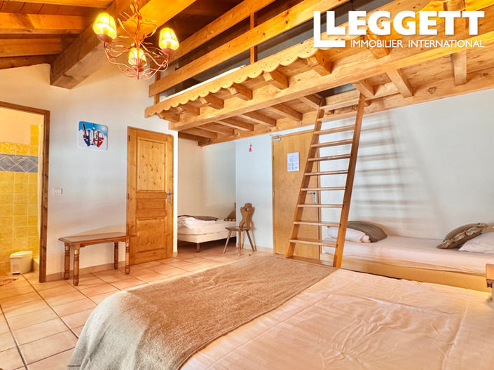 Image No.8-11 Bed House for sale