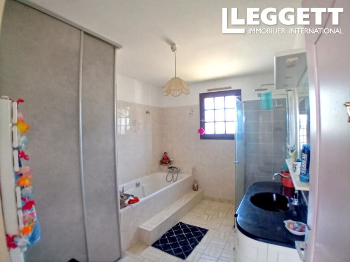 Image No.10-3 Bed House for sale