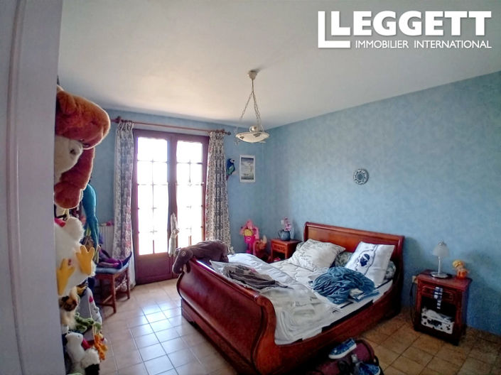 Image No.8-3 Bed House for sale