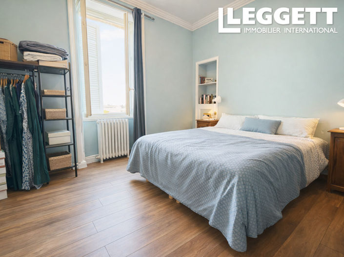 Image No.8-5 Bed House for sale