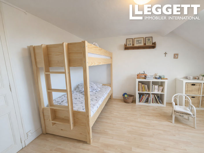 Image No.9-5 Bed House for sale