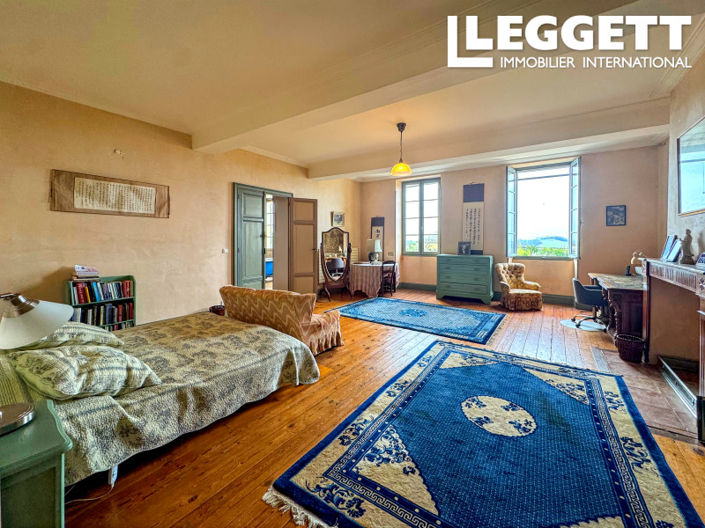 Image No.7-10 Bed House for sale