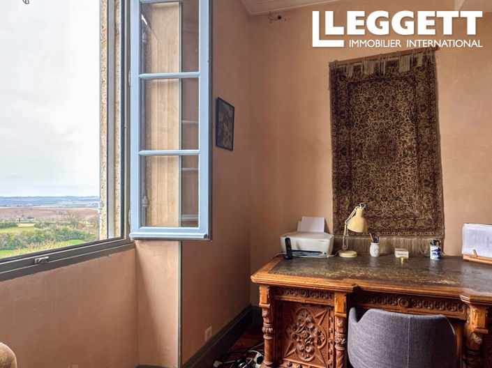 Image No.8-10 Bed House for sale