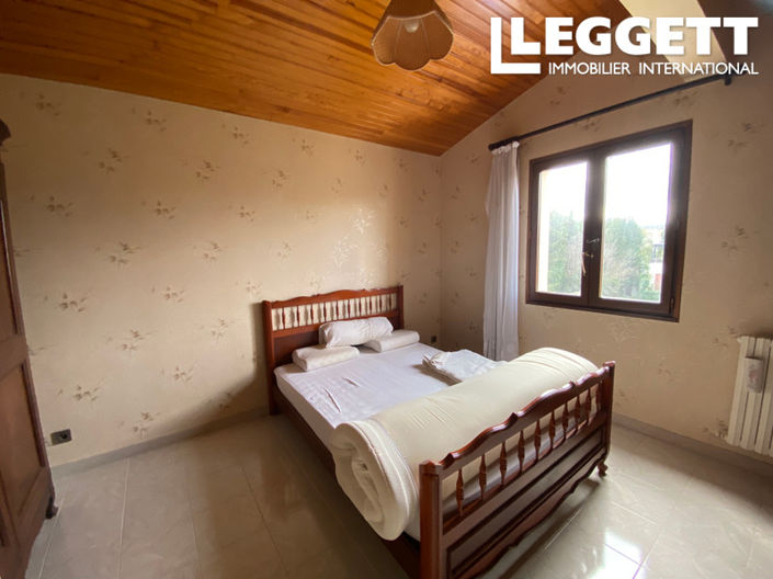 Image No.8-5 Bed House for sale