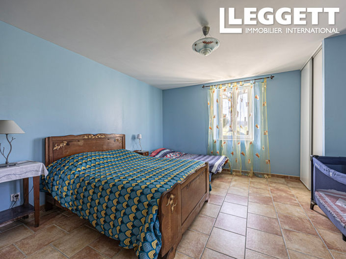 Image No.7-5 Bed House for sale