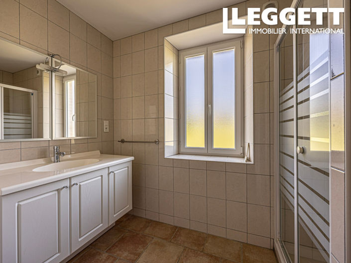 Image No.9-5 Bed House for sale