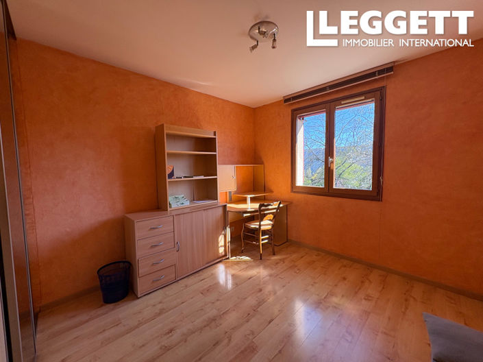 Image No.9-5 Bed House for sale