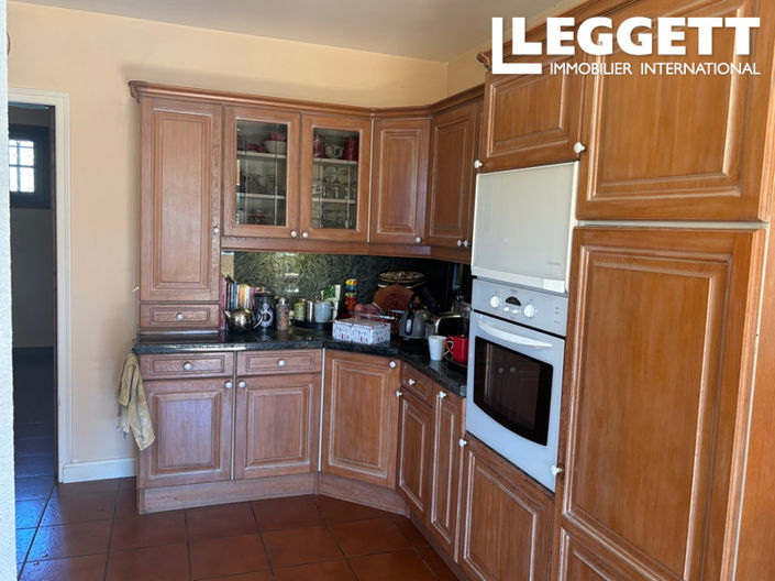 Image No.6-4 Bed House for sale